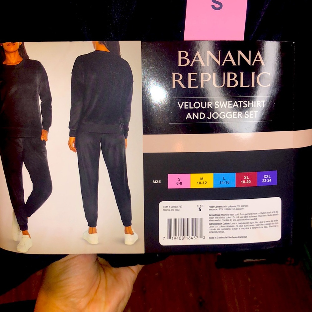 Banana Republic Women’s Velour Sweatshirt & Jogger Set Black - Picture 4 of 4